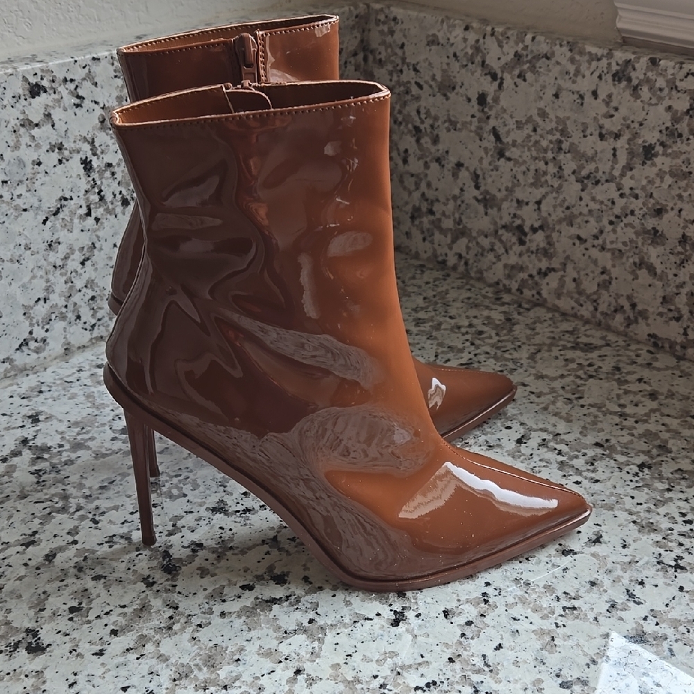Steve Madden Valley Cognac Caramel Faux Patent Leather Zip Ankle Boots Size 10 - Picture 3 of 13